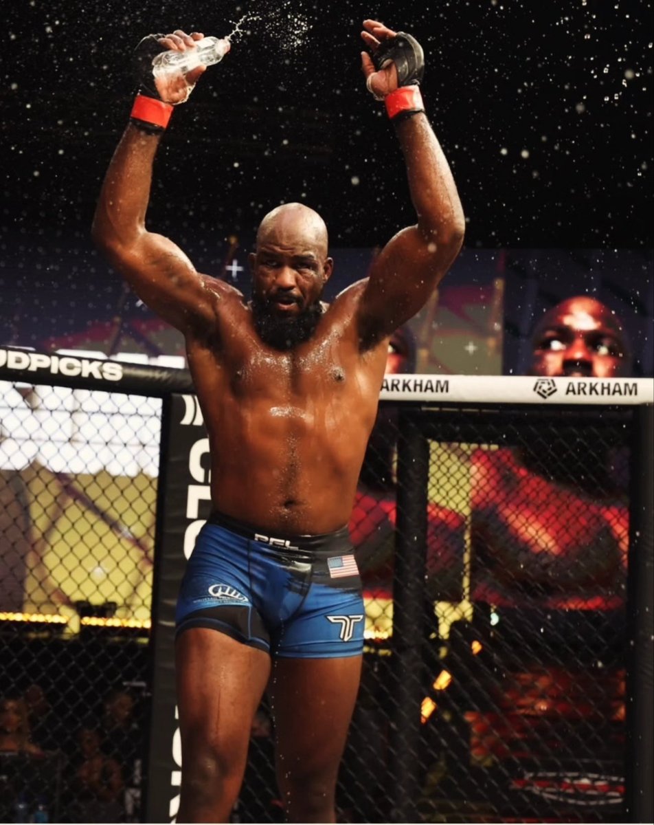 Another successful business trip👊🏼👊🏼👊🏼 <a href="/CoreyA_MMA/">Corey 'Overtime' Anderson</a> #PFLCapeTown