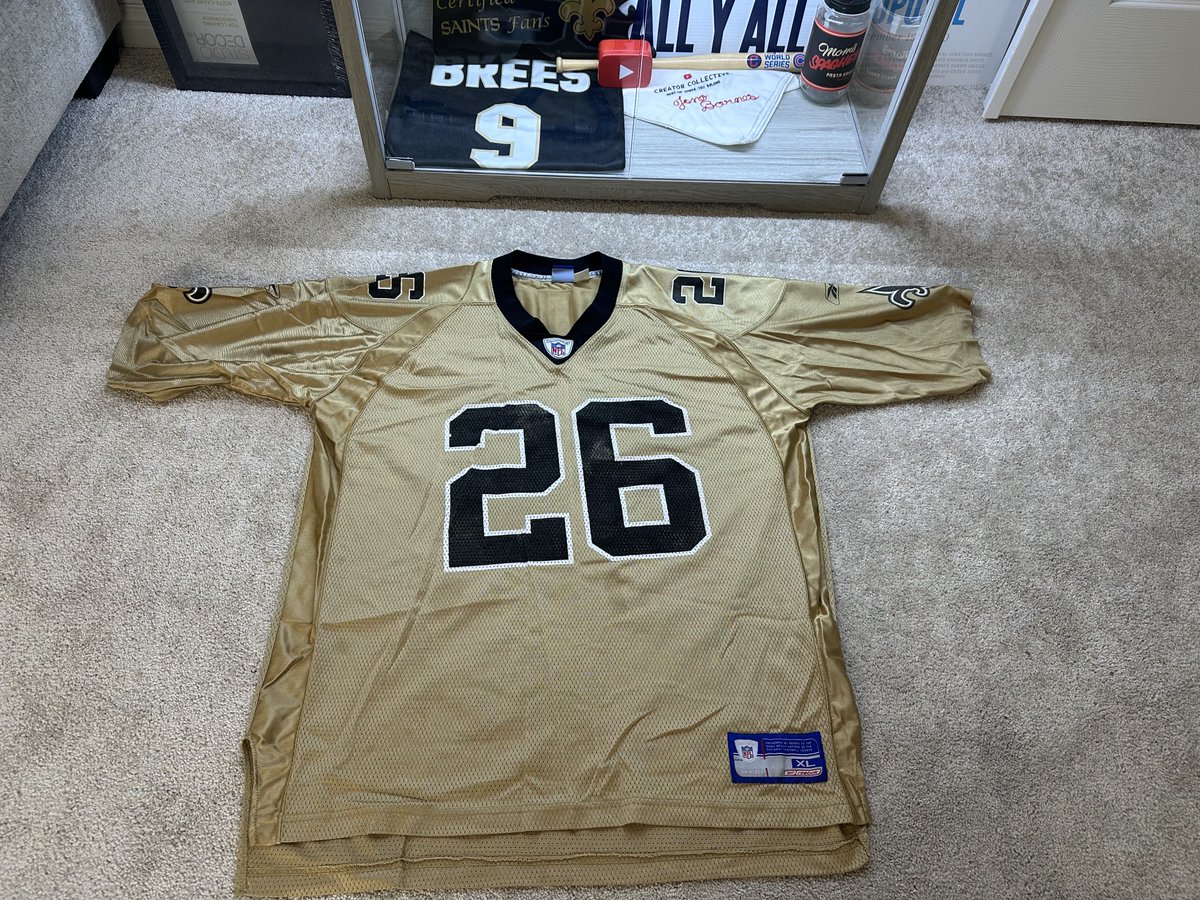 JonoBarnes's tweet image. Guess I can dust this out the closet @dmcallister26.
And yes people I know...the Reebok Saints gold > Nike Saints gold.