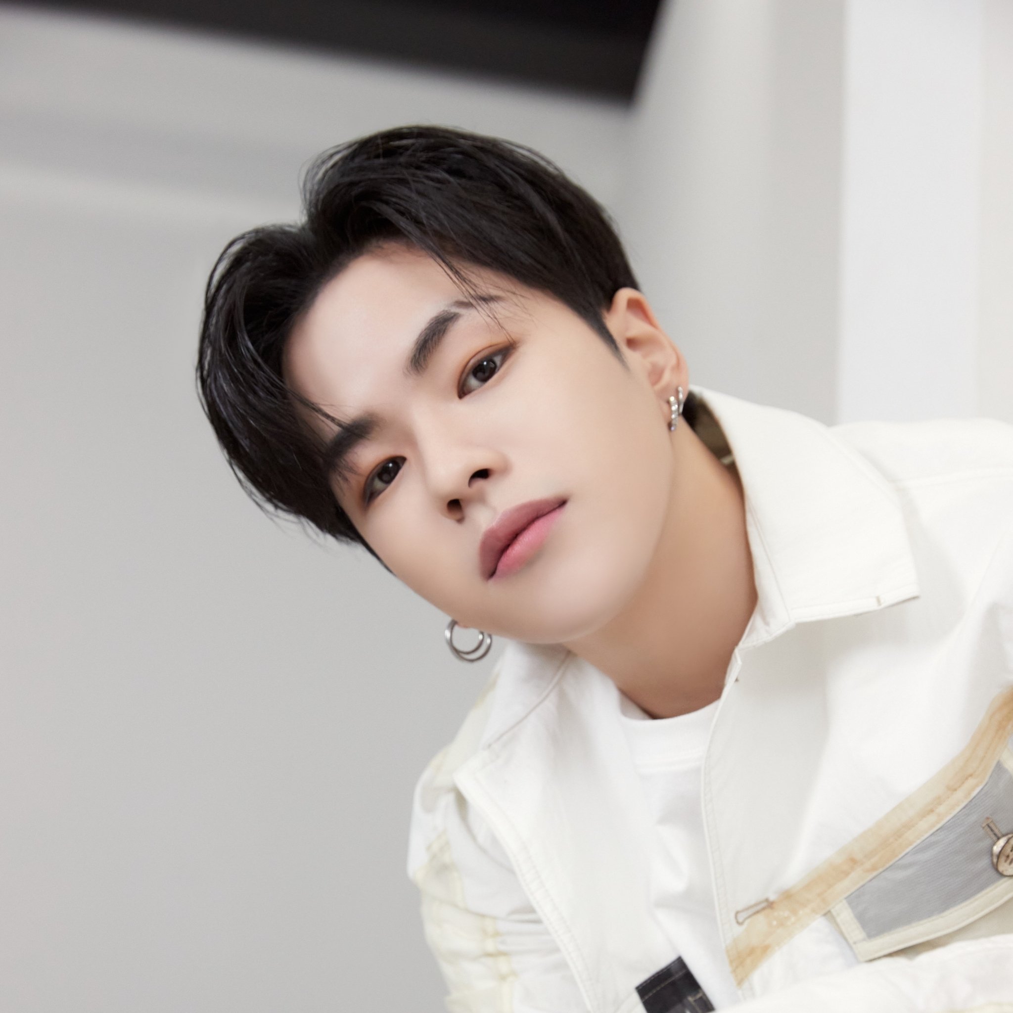 アイドル TREASURE YOON JAE HYUK BIRTHDAY BOX YOON JAE HYUK TREASURE BOX -GOODS | TREASURE OFFICIAL WEBSITE