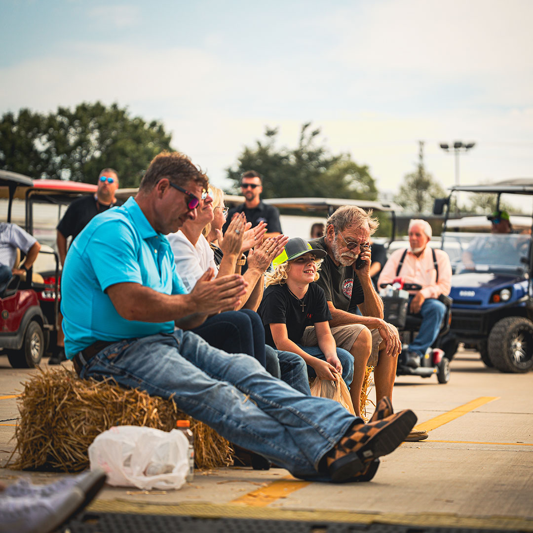 GBATSJoMo's tweet photo. You know you're in for a fun time when it involves a good hay bale sit! 🌾

#4StateTrucks #ChromeShopMafia #semitrucks #trucking #bigrig #18wheeler #tractortrailer #largecar #cdldriver #trucker #truckers #truckerslife #diesel #GBATS https://t.co/hREotY54tH
