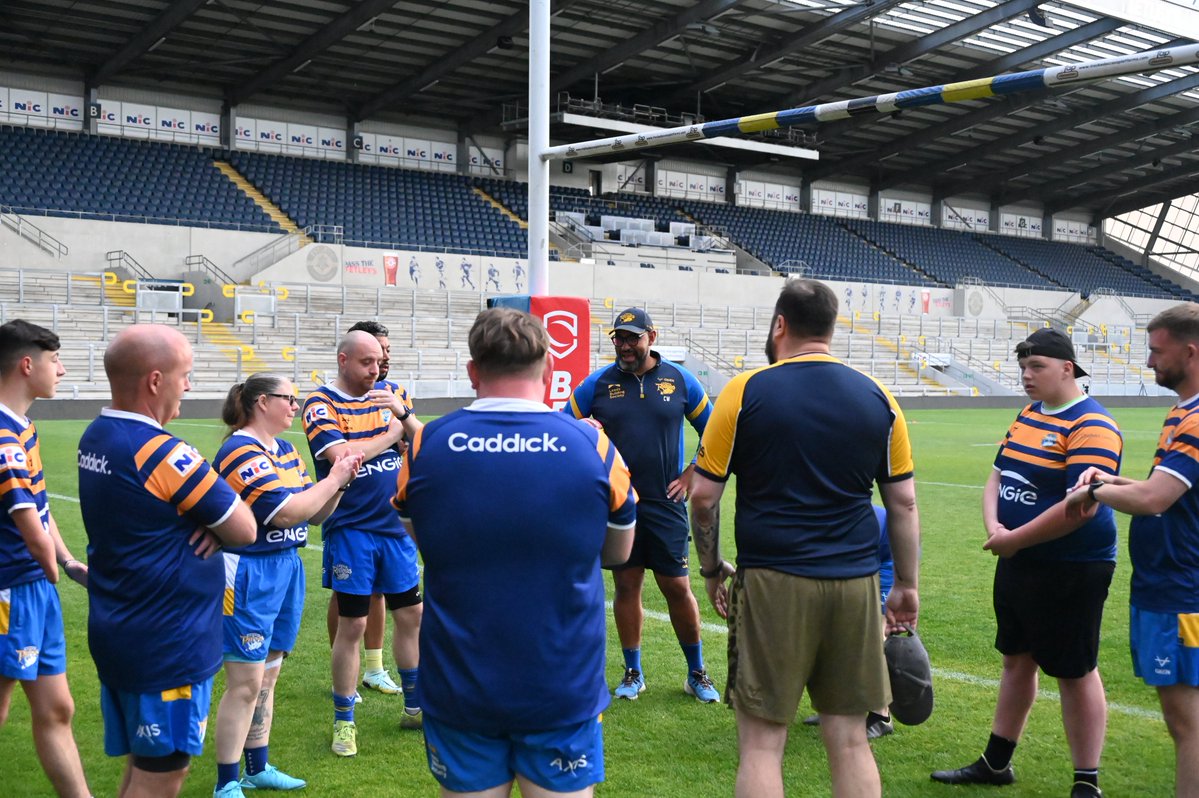 RugbyLeeds's tweet image. Our PDRL side and Rhinos Tryz had an unforgettable evening training on the AMT Headingley pitch!๐โจ
Huge thanks to @leedsrhinos Assistant Coach @chevw4lker for joining us and sharing his insight - a real boost for future sessions and games๐ช
Inclusive Sport Partner๐ค@ENGIE_UK
