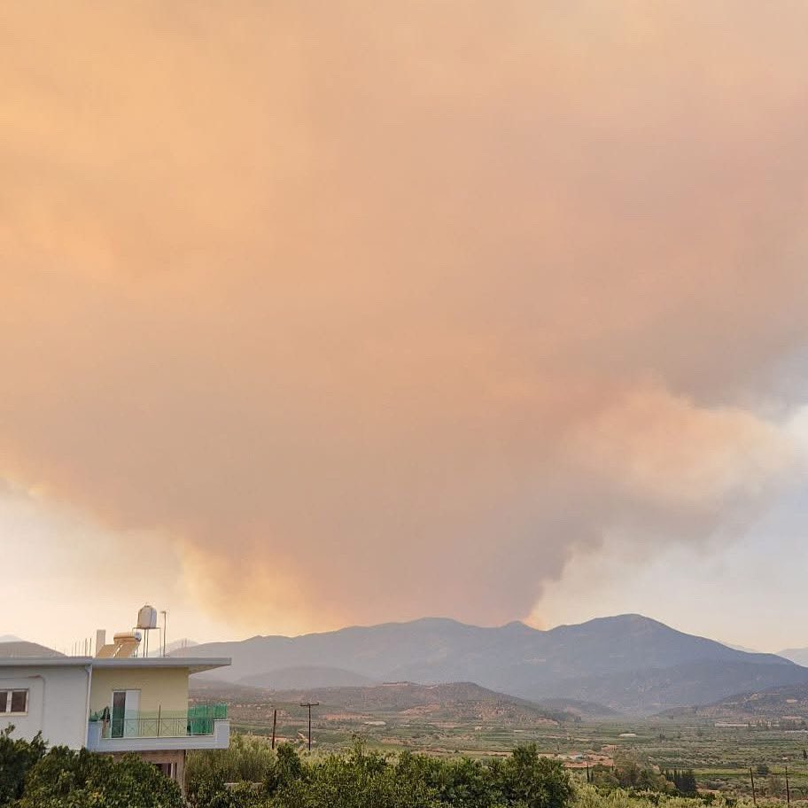 ForecastGreece's tweet image. 🔥Εκτός ελέγχου η μεγάλη #Πυρκαγιά μεταξύ των χωριών #Μοσιά και Καστανιά Δήμου Φενεού Κορινθίας.
Φώτο : Γεώργιος Χριστοπούλου
