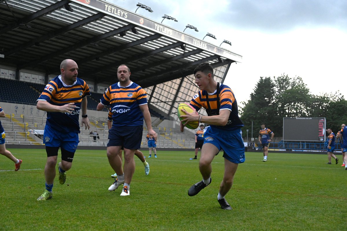 RugbyLeeds's tweet image. Our PDRL side and Rhinos Tryz had an unforgettable evening training on the AMT Headingley pitch!๐โจ
Huge thanks to @leedsrhinos Assistant Coach @chevw4lker for joining us and sharing his insight - a real boost for future sessions and games๐ช
Inclusive Sport Partner๐ค@ENGIE_UK