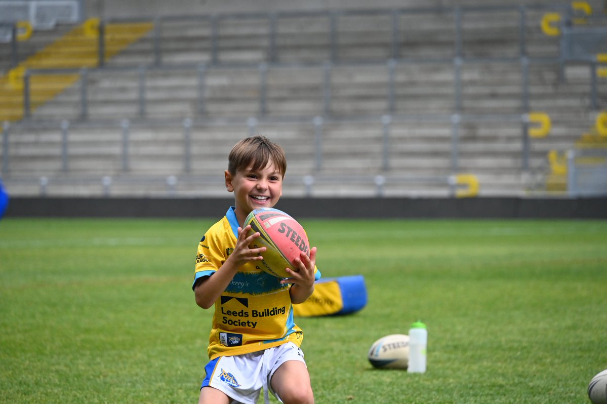 RugbyLeeds's tweet image. Our PDRL side and Rhinos Tryz had an unforgettable evening training on the AMT Headingley pitch!๐โจ
Huge thanks to @leedsrhinos Assistant Coach @chevw4lker for joining us and sharing his insight - a real boost for future sessions and games๐ช
Inclusive Sport Partner๐ค@ENGIE_UK