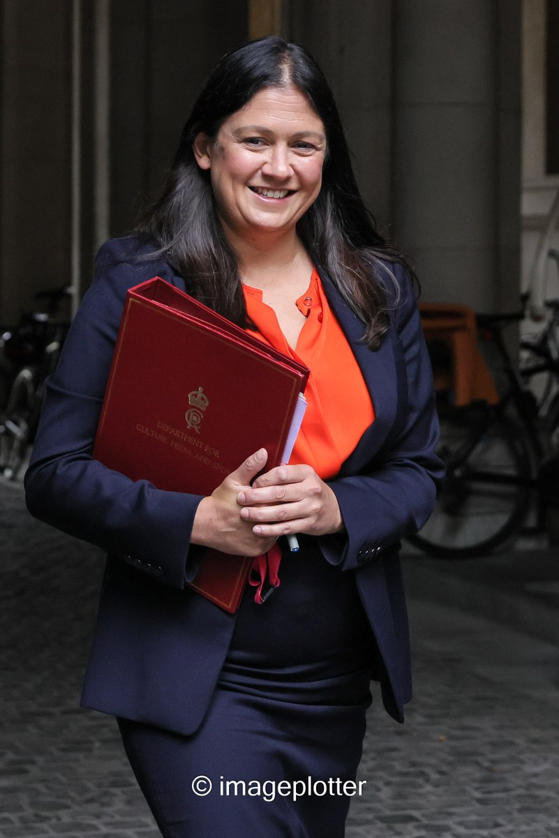 imageplotter's tweet image. A few shots from the last cabinet at #DowningStreet before recess. The ladies first - Liz Kendall, Bridget Phillipson, Yvette Cooper, Lisa Nandy. Thanks for the friendly smiles, appreciated. Pic sets at the agencies.