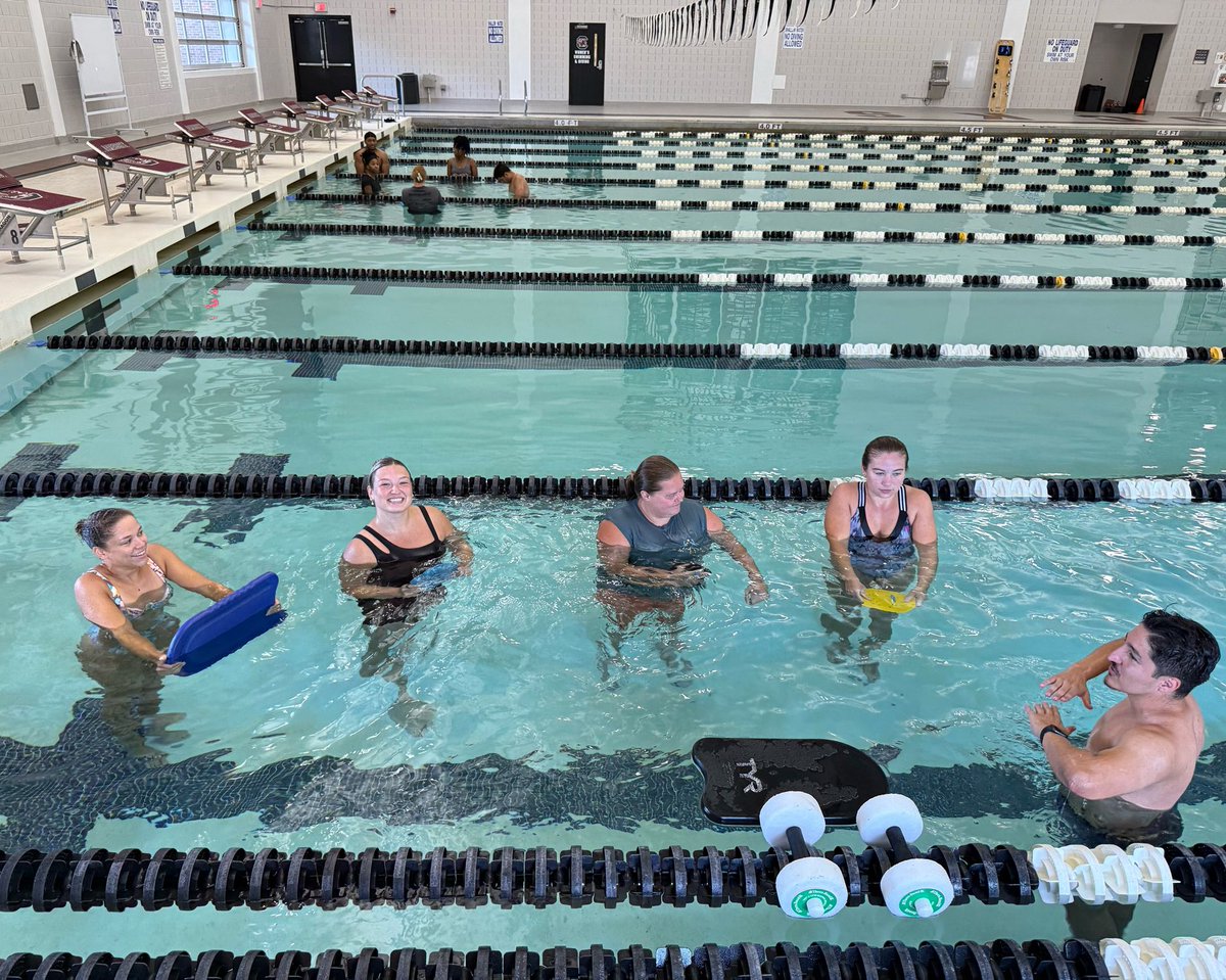 UofSC_AT's tweet image. Diving into aquatic therapy for the upper extremity! 🤿🏊🏽♂️🌊