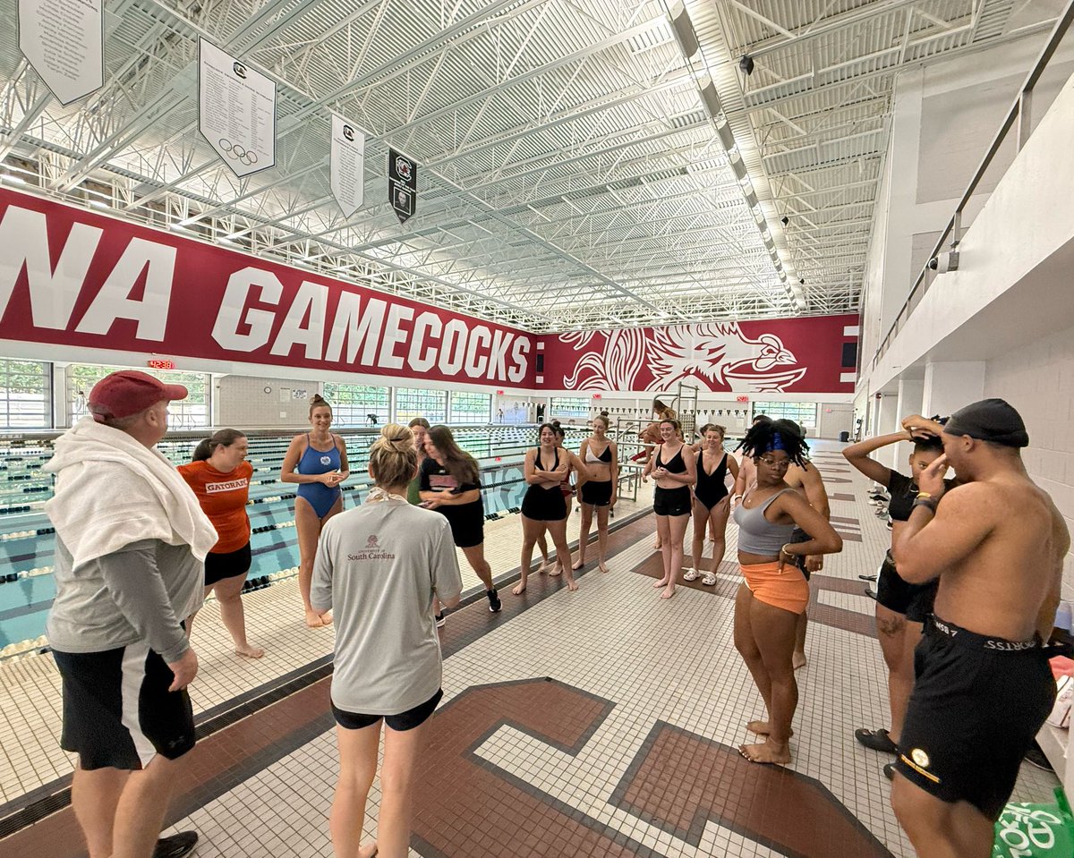 UofSC_AT's tweet image. Diving into aquatic therapy for the upper extremity! 🤿🏊🏽♂️🌊