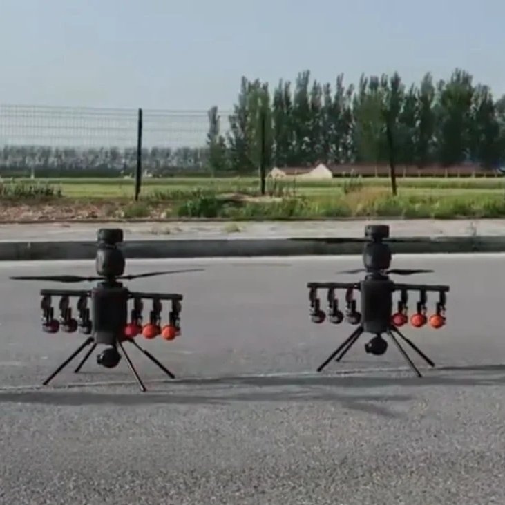Defence_Index's tweet image. #BREAKING: Just 24 hours after the U.S. Army showcased—then quietly deleted—footage of a drone dropping one grenade...
🇨🇳 China dropped its own footage: small quadcopters armed with six mortar shells each.
This isn’t innovation. It’s messaging.
And Beijing just outgunned…