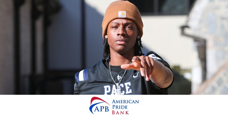 DawgsHQ's tweet image. 2027 4⭐️EDGE/DL Justin Weeks grew up a fan of Georgia. The Bulldogs are a heavy contender early for the Pace Academy star. He dives in on the in state school. #GoDawgs
Story: on3.com/teams/georgia-…