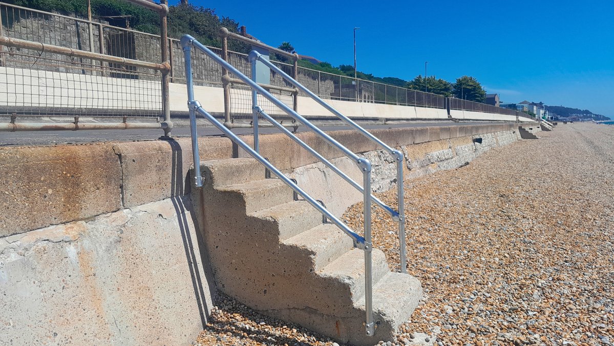 fstonehythedc's tweet image. We have recently installed new handrails on the beach steps at Battery Point in Seabrook.
This should prove quite handy making access to the coast easier for anyone who needs it.