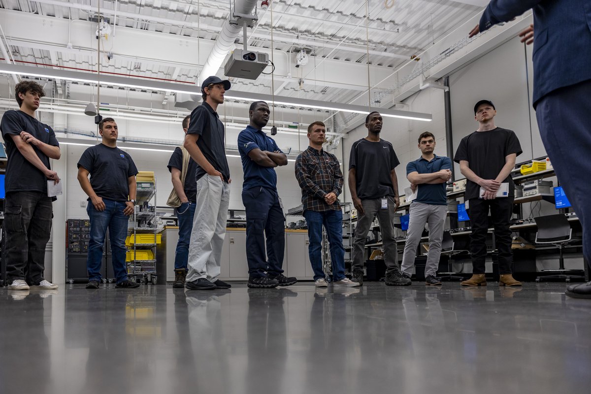 CCSU's tweet image. Central is proud to partner with @TRUMPFinc to help shape the future of manufacturing through education and workforce development! We welcomed 10 TRUMPF apprentices to campus as the first cohort in a new undergrad certificate program tailored to industry needs 💙🔱
#WeAreCentral