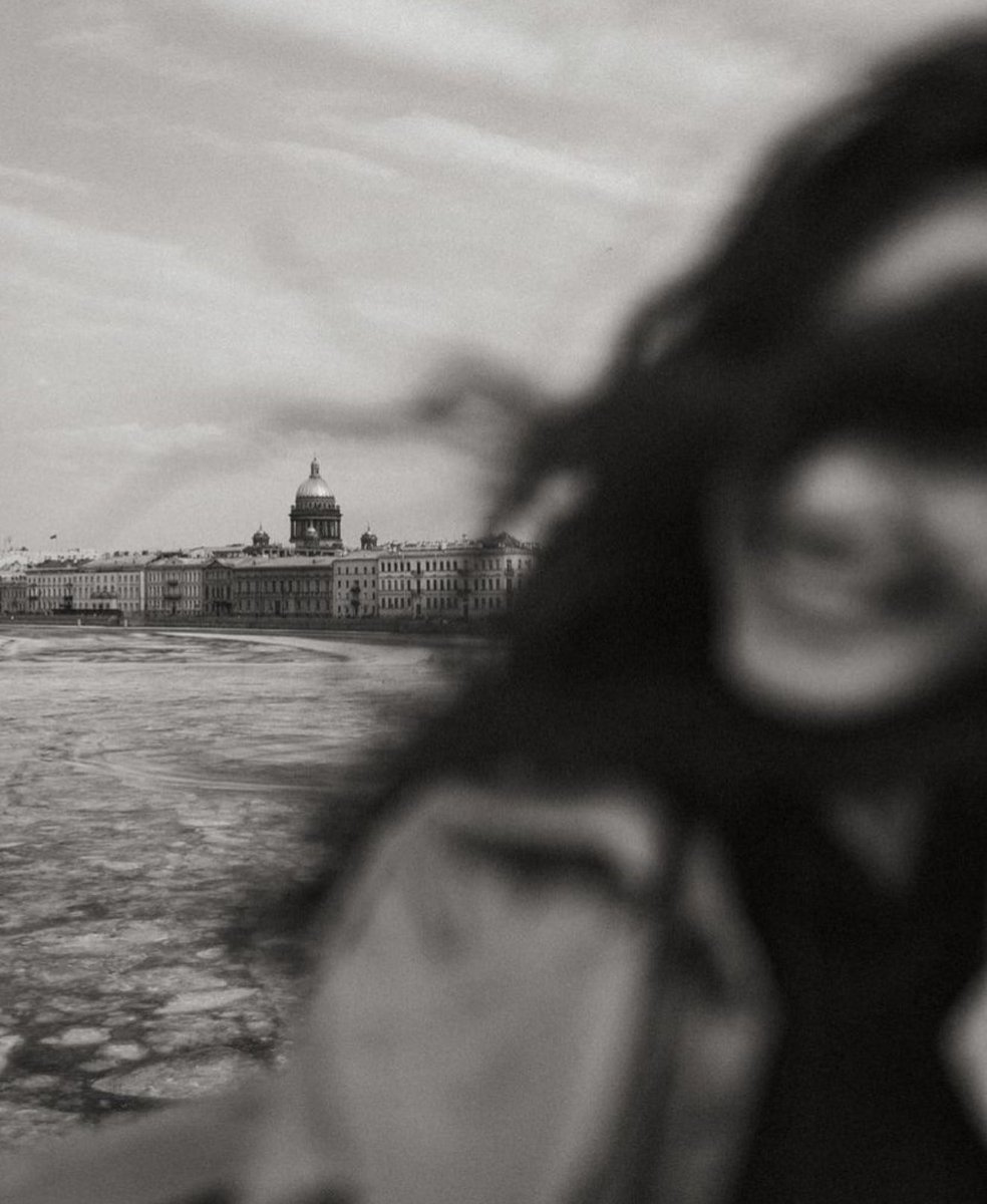 HmedKH10's tweet image. it was that smile.
the first time i saw it, i knew i wanted to see it for the rest of my life✨🧡