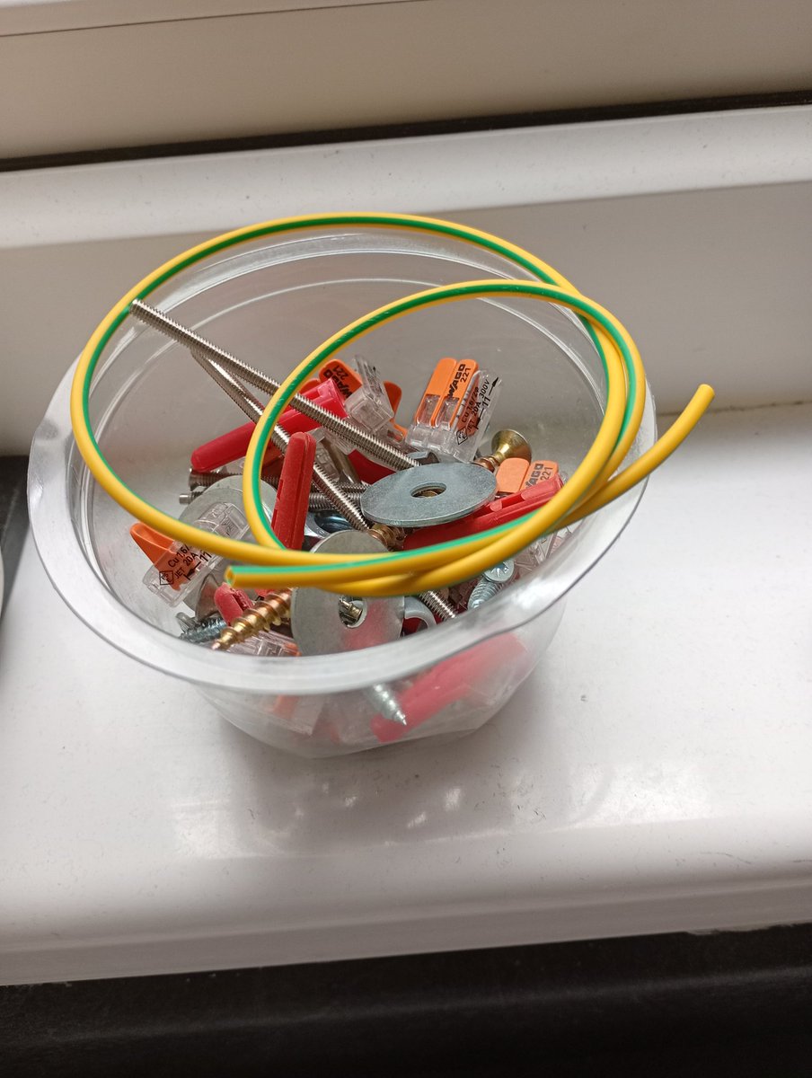 Fatbaldbloke1's tweet image. Youngest is really enjoying his sparky apprenticeship, but Mrs F is getting fed up of stuff rattling in the washing machine. Told him to empty pockets before putting stuff in the wash and put it in a pot on the windowsill. This is since Friday! Going to start a hardware store馃槅馃槅
