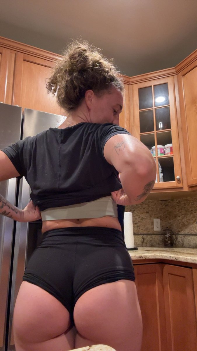 KarlyeTaylor_'s tweet photo. Open for a surprise 😉 https://t.co/p25BV1zpKZ