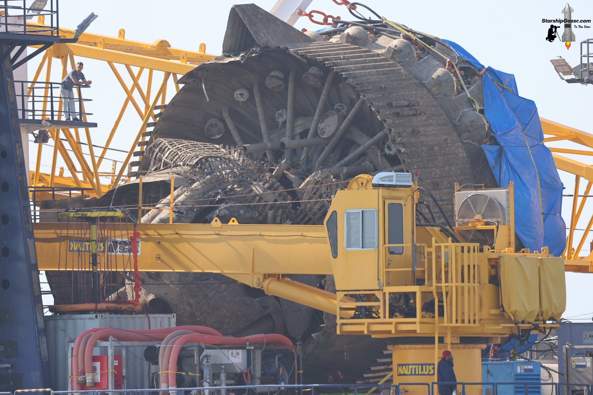 StarshipGazer's tweet image. The remains of Booster 13's aft engine section have been recovered from the bottom of the Gulf and brought into port today. Booster 13 launched during Starship test flight 6 on Nov. 19th 2024.
7/22/25
