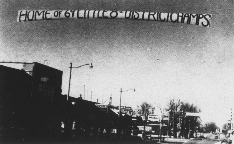 dbgiant's tweet image. During @IHSA_IL single class basketball, it was a big deal for a small school to win a District Title. @BBallMuseumIL