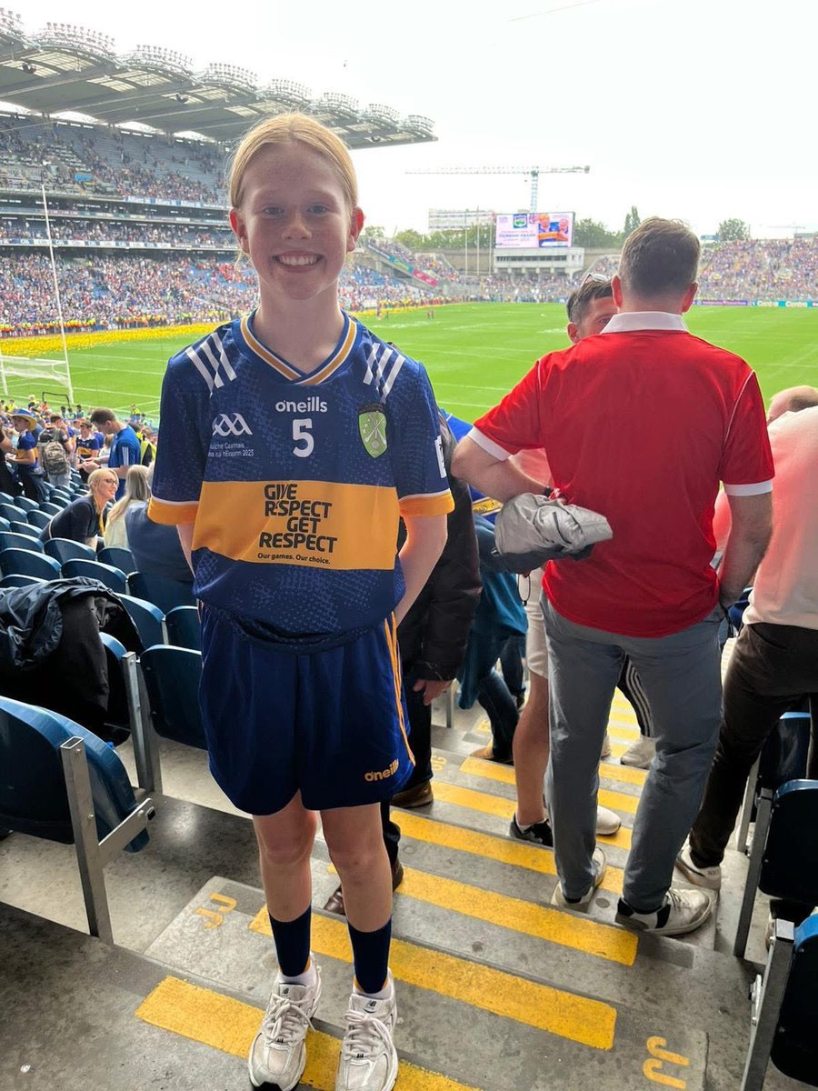 A great picture of Fianna, kitted out in the winning county colours ready to take part in the half time games at the All Ireland Hurling Final on Sunday past. 

Congrats again to Fianna &amp; Pauric on your selection this year ⚫️🟡🌟⚫️🟡