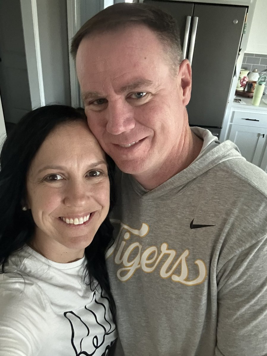 GVHoops's tweet image. Happy Birthday to the heart of our family!  Your kind, giving spirit make you an incredible teacher, mother, and wife.  We love you! @herbertnatasha