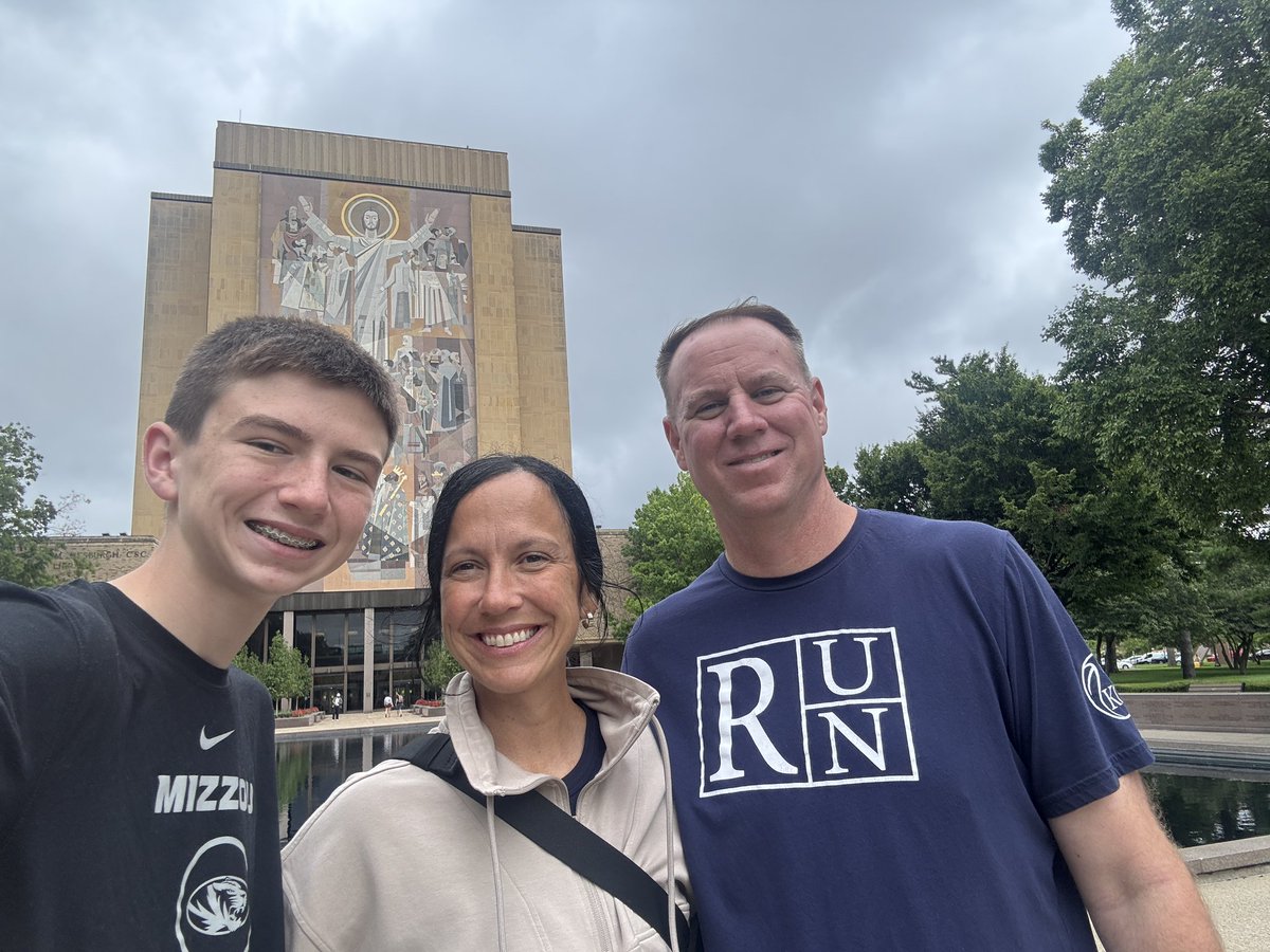 GVHoops's tweet image. Happy Birthday to the heart of our family!  Your kind, giving spirit make you an incredible teacher, mother, and wife.  We love you! @herbertnatasha