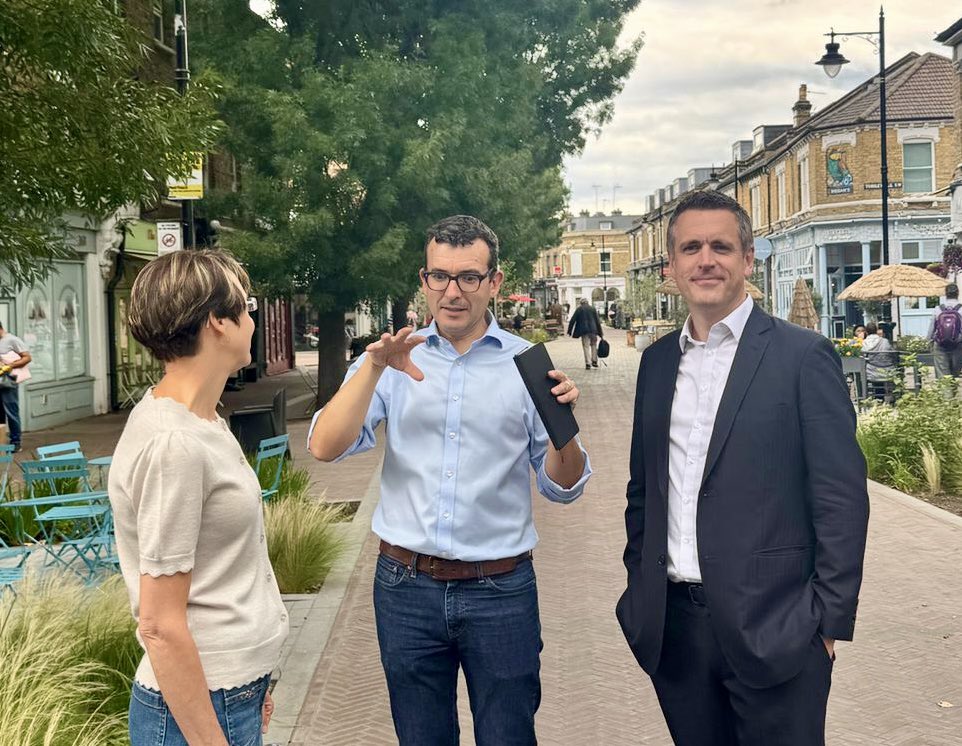 CllrSimonHogg's tweet image. Great to welcome @willnorman today to discuss our vision for a more liveable Wandsworth Town centre.
With support from @TfL, we’ve launched a programme of engagement so you can tell us how we can make the town centre even better.
Tell us what you think: …ngwandsworthtowncentre.commonplace.is