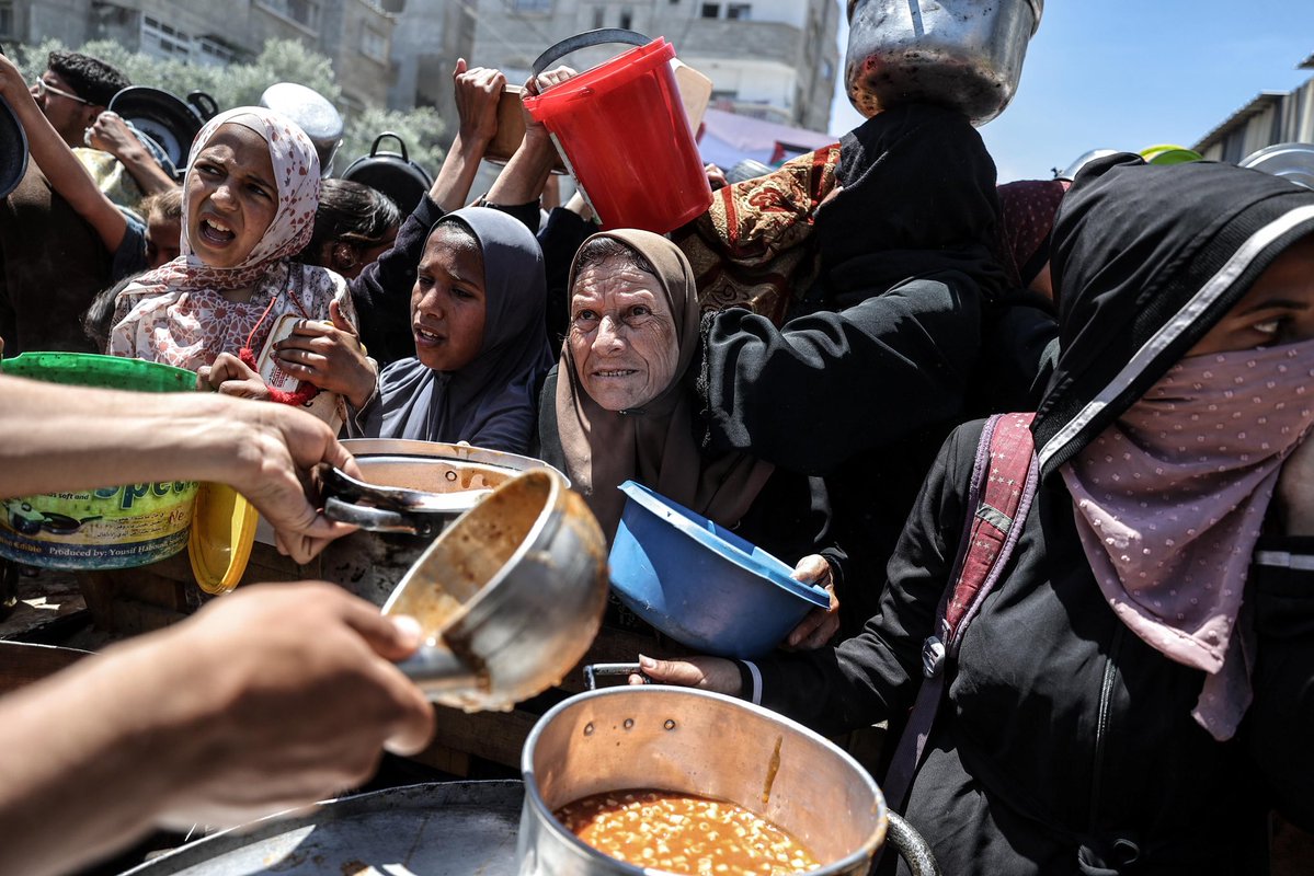 Marodriguez1971's tweet image. Múltiples formas de morir en Gaza.
Bajo las bombas, por hambre...
O ambas cosas a la vez, asesinados mientras hacen las colas del hambre.
Ali Jadallah.