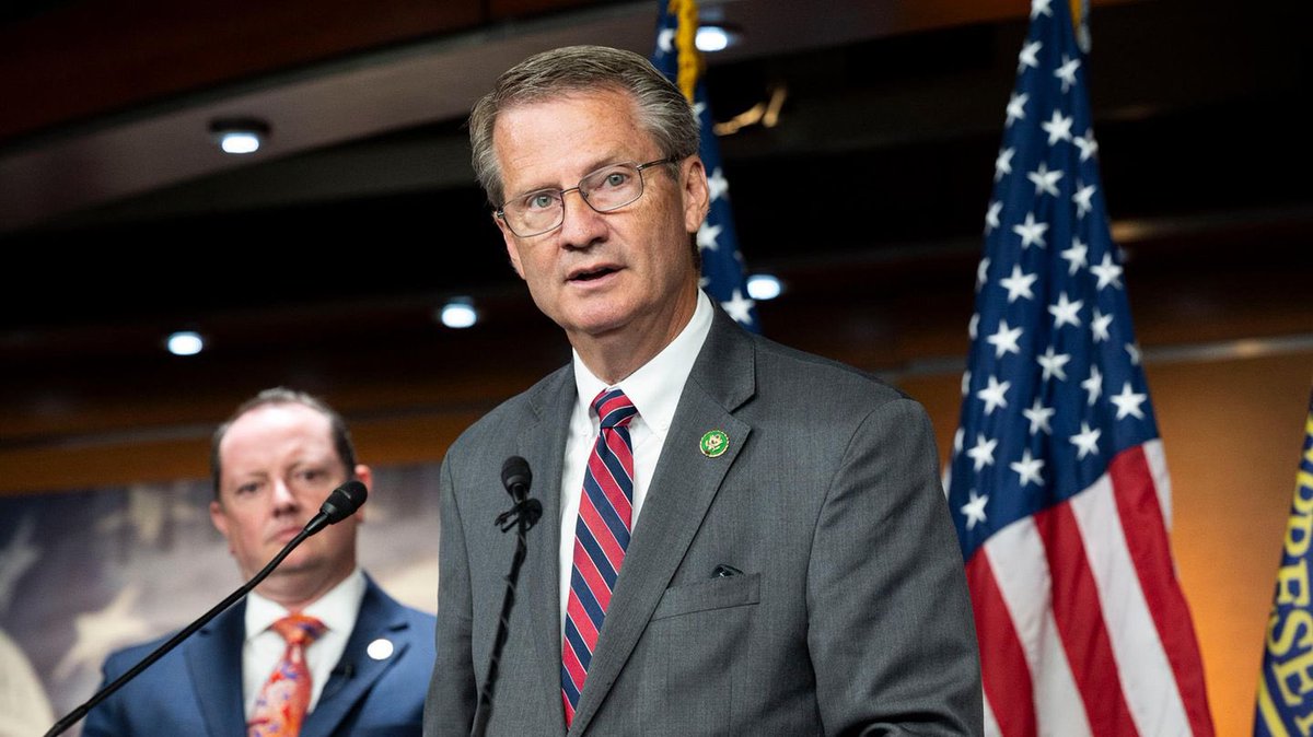 TheReportX's tweet image. The House Oversight Committee has approved Representative Tim Burchett’s motion to subpoena Ghislaine Maxwell.
That’s why Pam Bondi immediately reached out to Maxwell — likely with a pardon offer — to silence her. It can’t be a coincidence that both events happened…