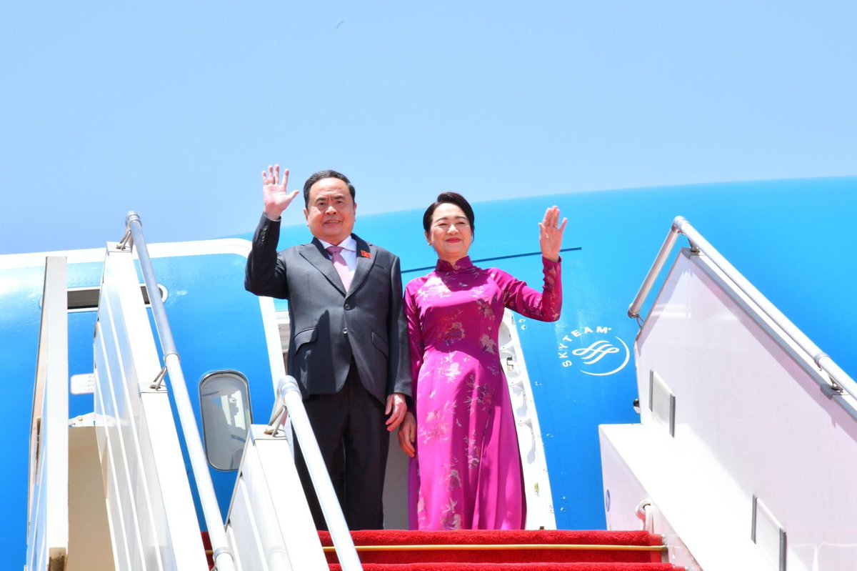 elmaalignjaay's tweet image. J’ai eu l’honneur, ce mardi 22 juillet, d’accueillir à l’aéroport international Blaise Diagne de Diass Son Excellence Trân Thanh Mân, Président de l’Assemblée nationale de la République socialiste du Vietnam, en visite officielle au Sénégal.
Au-delà de sa portée symbolique,…