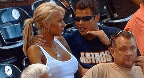 iamjasonlevin's tweet image. “Zuck is offering engineers $100M”
“Are you getting a pay raise?”
“No babe I’m just saying it’s crazy”
