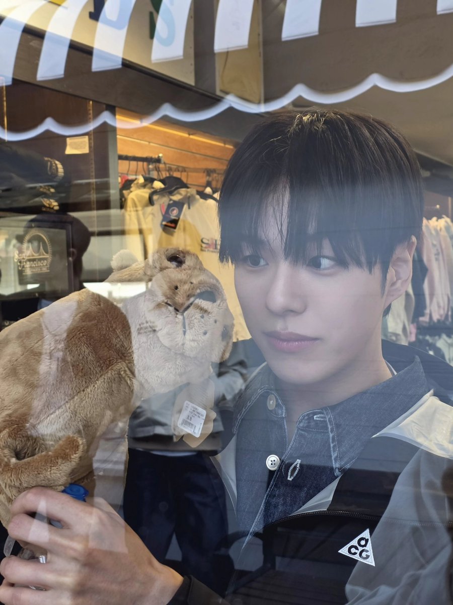 treasuremembers's tweet image. 재혁몬!!! 생일 축하하네. 재혁몬이 항상 트레저의 성장에 있어 매번 긍정적인 방향으로 유도해 주는 것 같아 너무너무 고마워🫶 재혁몬도 언제 힘이 들 때 지금처럼 준규몬한테 안기렴. ㅋㅋ 아무튼 생일 축하하고 항상 응원한다!!!🔥
#헤피재혁데이 #준규 #JUNKYU