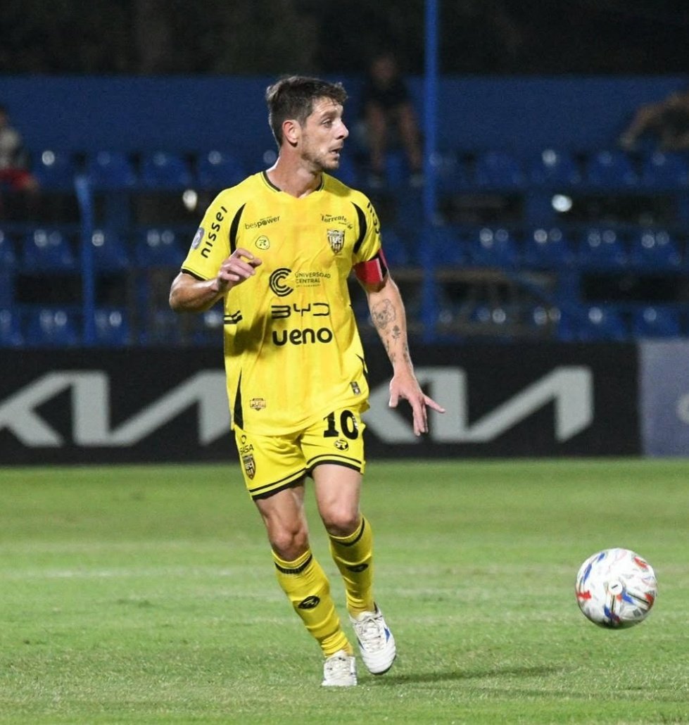 cmiranda94's tweet image. Alejandro Silva se convirtió ayer en el jugador con más pases intentados (98) y completados (80) en un partido de este Clausura. Su rendimiento en el año llega a 8 goles y 3 asistencias; 7 de esos tantos fueron de penal, con una efectividad total de 39 convertidos de 41 pateados.