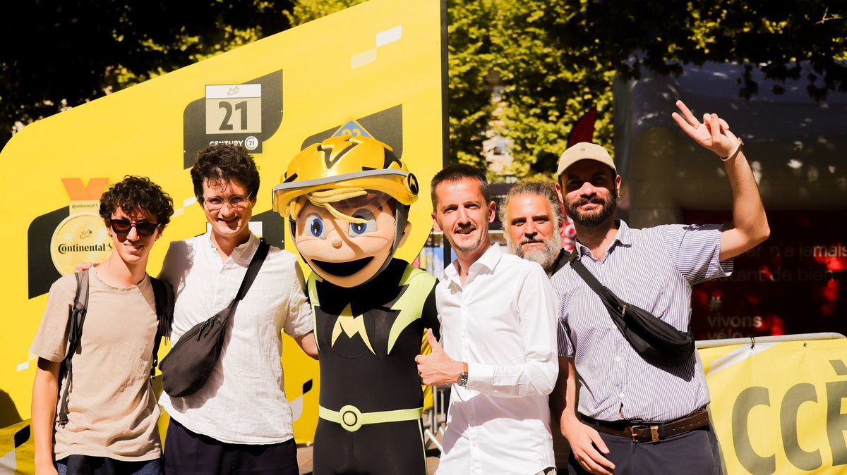 Sylv20CARRIERE's tweet image. Le Tour de France montre combien le sport rassemble. À Montpellier, j’ai encouragé les coureurs et échangé avec d’autres passionnés.
Le futur budget devra préserver ce lien populaire fédérateur : pérennisons les subventions aux clubs afin de garantir l’accès au sport à tou·tes.