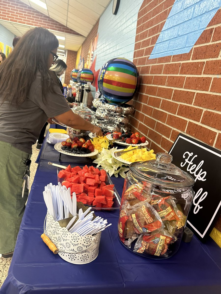 whiteconstance1's tweet image. Team Caraway launching our ACE journey with FuelED Whole Educator Training. 🚀@FuelEdSchools @AldineISD @CarawayES_AISD @SADubberke @OOT_AldineISD 
#AccelerateLearning