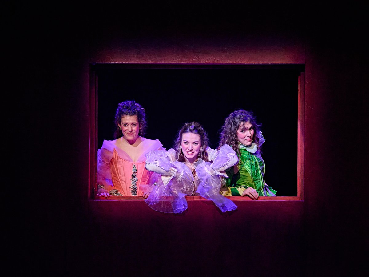 📗 Últimos días en el <a href="/festivalalmagro/">Festival de Teatro Clásico de Almagro</a> para ver la obra de Tirso de Molina #DonGilDeLasCalzasVerdes, interpretada por la sexta promoción de la Joven Compañía del #Clásico con la dirección de la británica Sarah Kane. 💚

🎟️ Entradas en:
festivaldealmagro.com/programa/don-g…