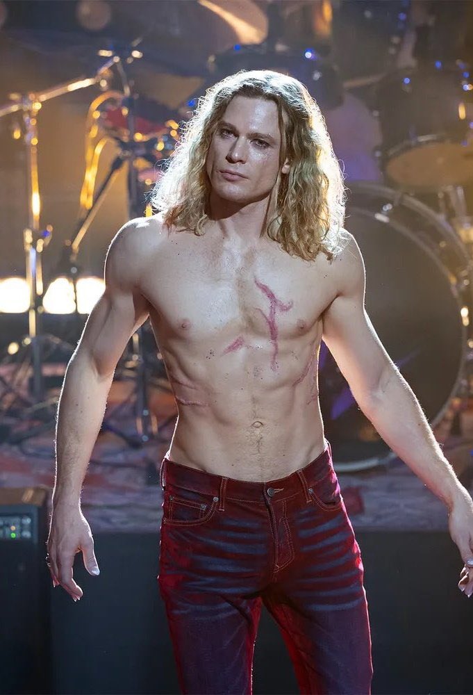 loustatsx's tweet image. okay, the scars, lestat got into a fight with vampires right before a show and just continued as is to show he’s not afraid. this is what bring he and louis together, they want to protect each other