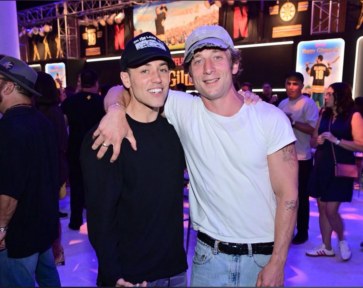 sydsupernova's tweet image. it’s actually getting painful to see him still wearing this hat