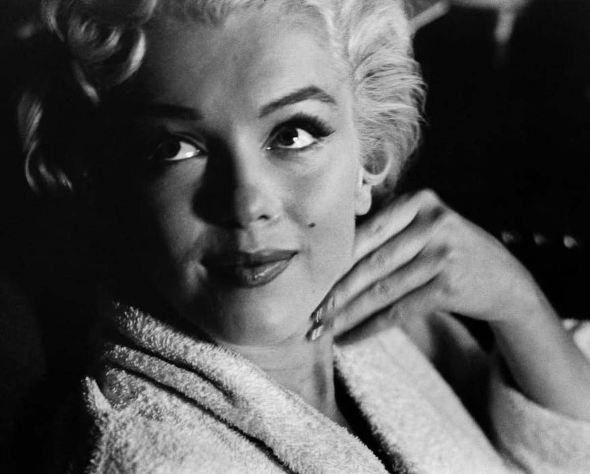 HGACinema's tweet image. Marilyn Monroe photographed by Elliott Erwitt, New York City, 1956.