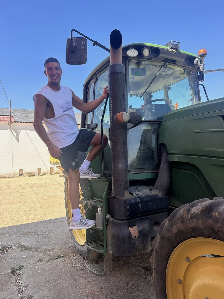 Mirando coche nuevo para septiembre… que Madrid no se va a arar solo 🚜🌾🐅