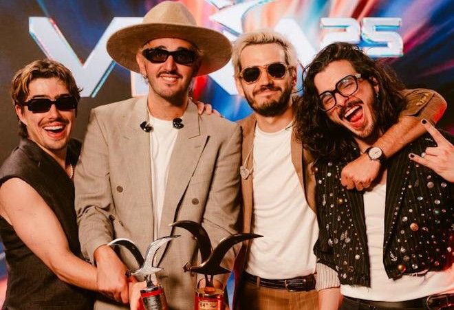 Morat_chileee's tweet photo. X: nadie escucha a MORAT, ¿quien pagaría un concierto de ellos?

MORAT haciendo doble sold out en viña https://t.co/vx0oJECUjC