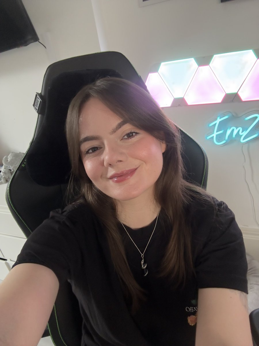 C9EmZ's tweet image. Hiii, just went LIVE 💙

Playing with Chat on Black Ops 6 &amp;amp; Warzone. Come chill with me ✨

twitch.tv/Emzy