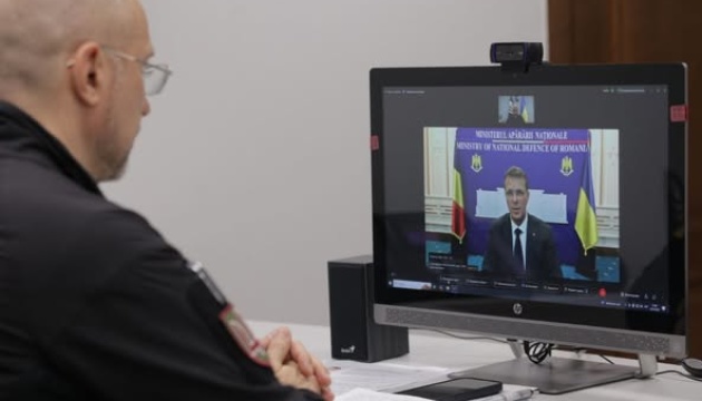 UATV_en's tweet image. Ukraine and Romania strengthen joint defense production
The defense ministers agreed to deepen cooperation, including joint projects under the SAFE program.Romania has already delivered 22 aid packages and is training Ukrainian pilots.
