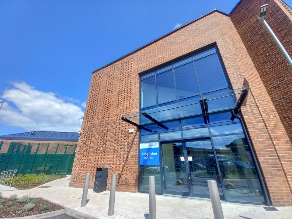 derbyshcft's tweet image. Huge news! Derbyshire’s first ever Psychiatric Intensive Care Unit is open!
Prior to the opening of Kingfisher House today, Derbyshire did not have a PICU, and people had to travel outside of the county to access a bed.
Find out more - bit.ly/4l7Rkob