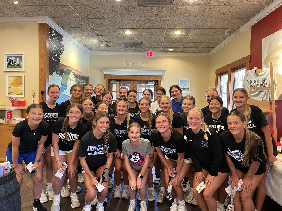 AWHSSoccer's tweet image. After a good recovery session, time for Breakfast Club! #Leaders
