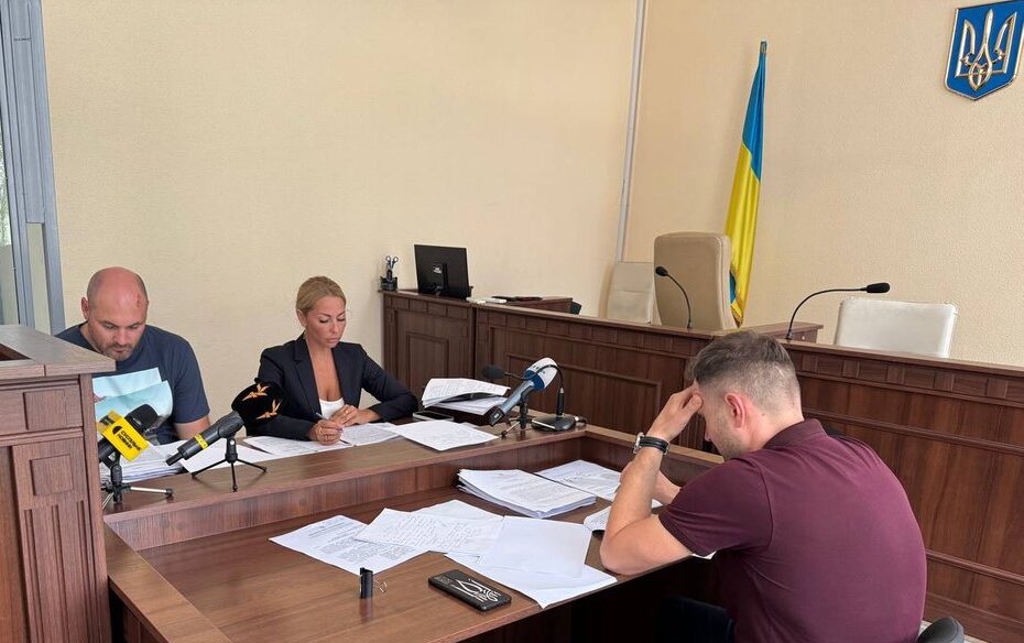 Novynarnia's tweet image. Суд взяв під варту без права внесення застави одного з керівників детективів НАБУ Магамедрасулова, якого підозрюють у веденні бізнесу в Росії
⬇️
novynarnia.com/2025/07/22/sud…