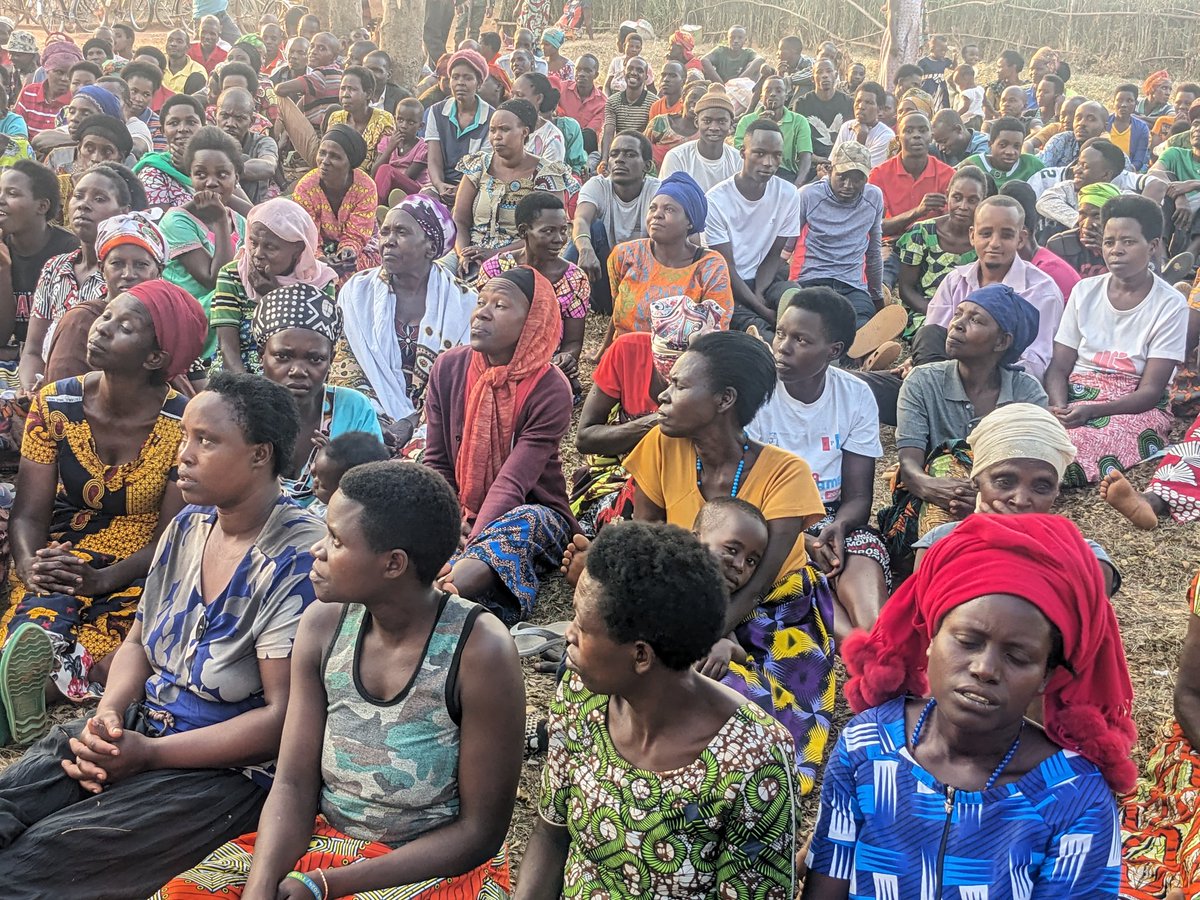 BugeseraDistr's tweet image. Umuyobozi w’Akarere Wungirije Ushinzwe Iterambere ry'Ubukungu, @umwalia9, yitabiriye inteko y’abaturage mu Murenge wa @NgerukaBugesera, mu Kagari ka #Murama.
Bari kuganira kuri gahunda za Leta zirimo; umutekano, ubuhinzi n'ubworozi, isuku n'isukura, intore mu biruhuko n'izindi.