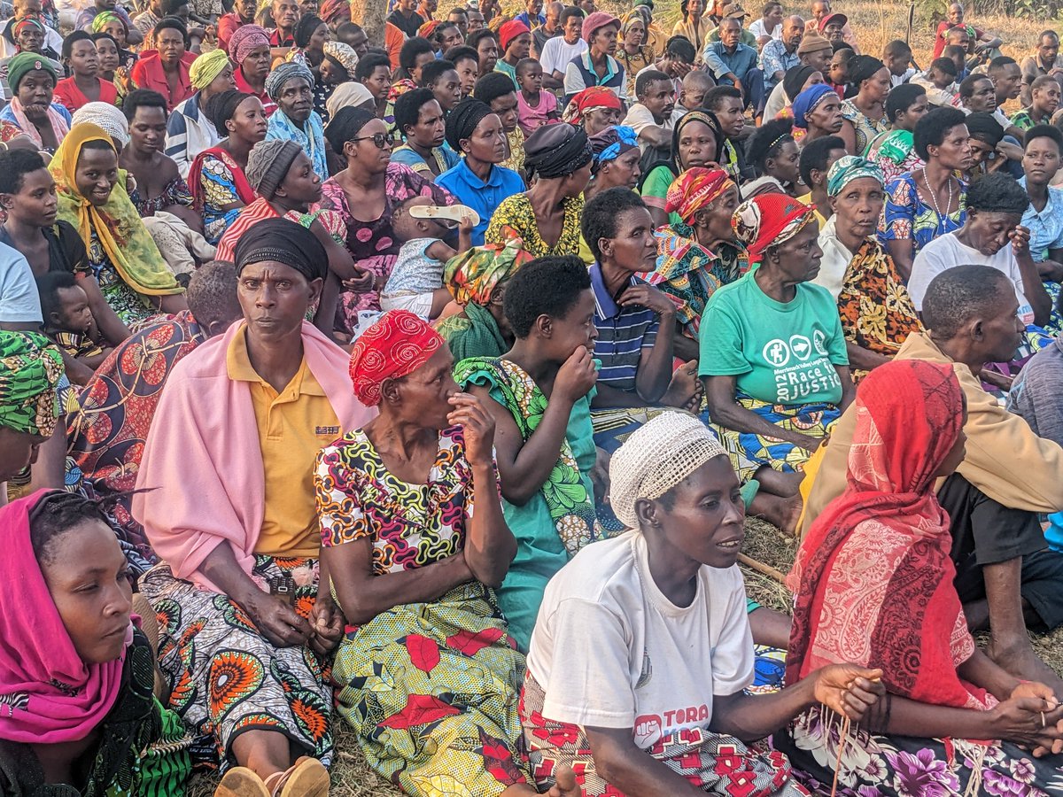 BugeseraDistr's tweet image. Umuyobozi w’Akarere Wungirije Ushinzwe Iterambere ry'Ubukungu, @umwalia9, yitabiriye inteko y’abaturage mu Murenge wa @NgerukaBugesera, mu Kagari ka #Murama.
Bari kuganira kuri gahunda za Leta zirimo; umutekano, ubuhinzi n'ubworozi, isuku n'isukura, intore mu biruhuko n'izindi.