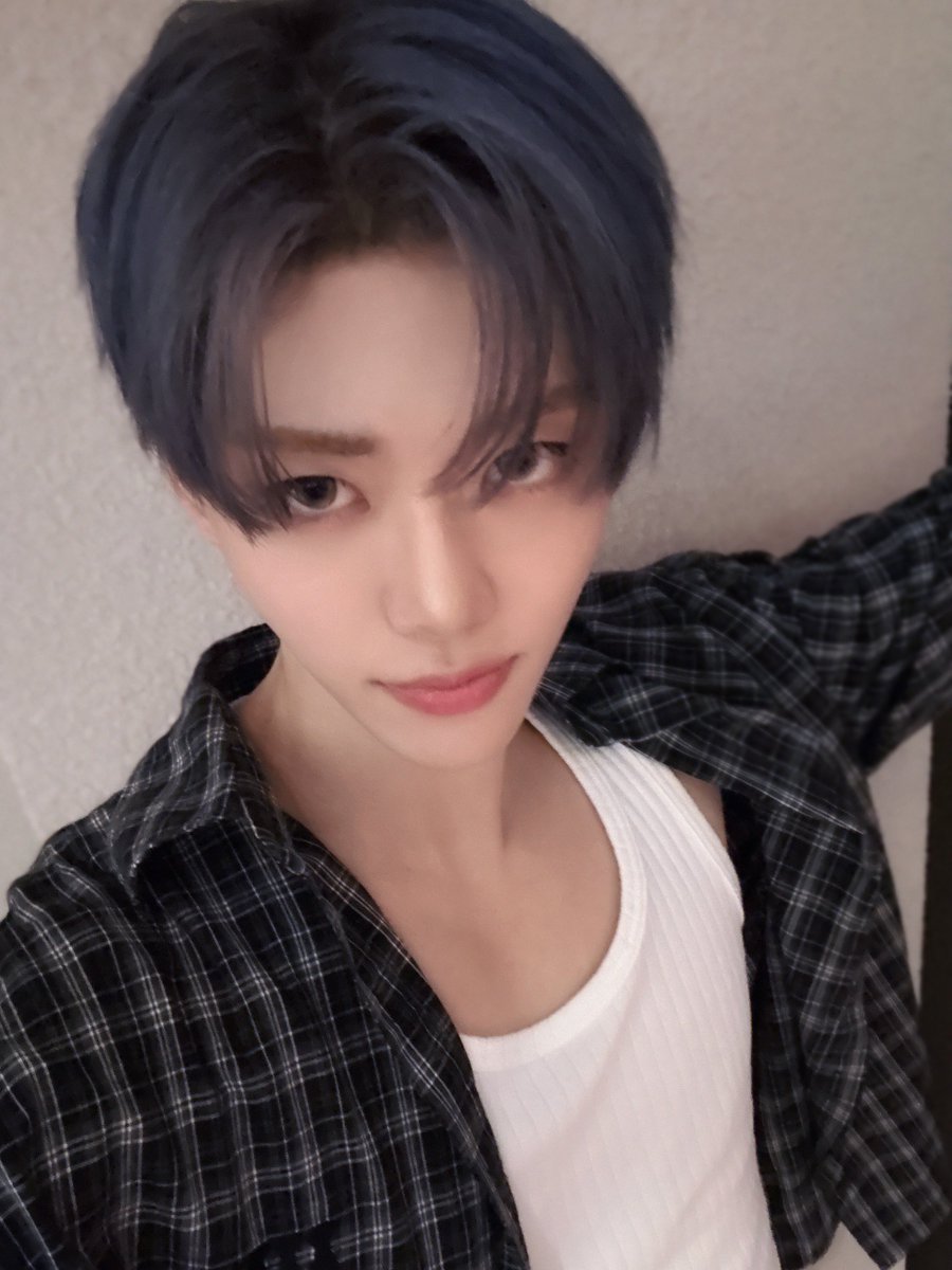 narshmallow813's tweet image. 근데 안에 같은 나시 같은데 .. 🤔