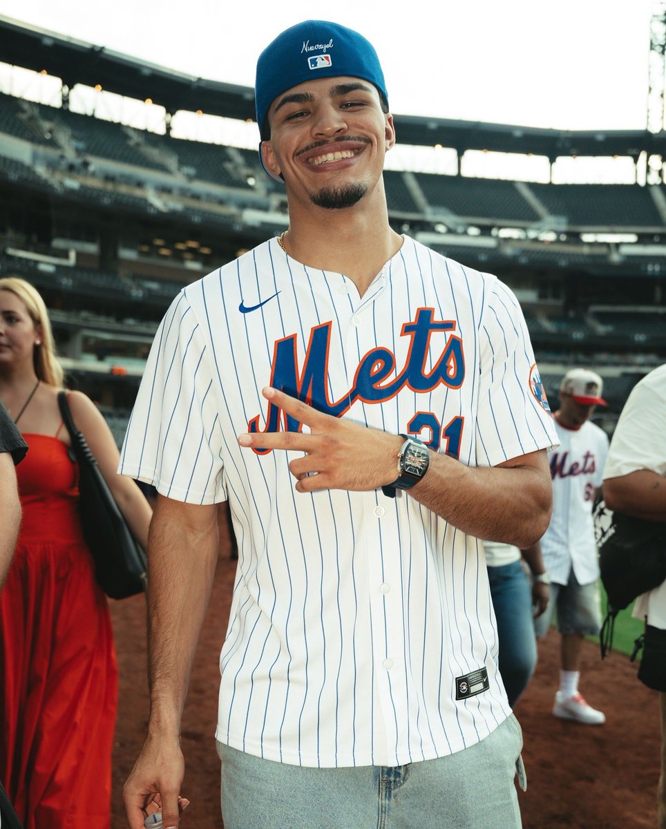 XanderZayas's tweet image. What a time to be a @Mets fan. #bulova150 @Bulova 

#críaboricua
#watchmerise
#TeamXander 
#YoungKing
#AndTheNew