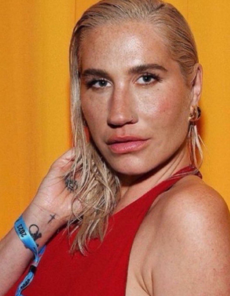 PopDrug's tweet image. 🚨 “.” by the so called “Music Industry” @KeshaRose has LEFT the Billboard 200 album charts on its second week of release.