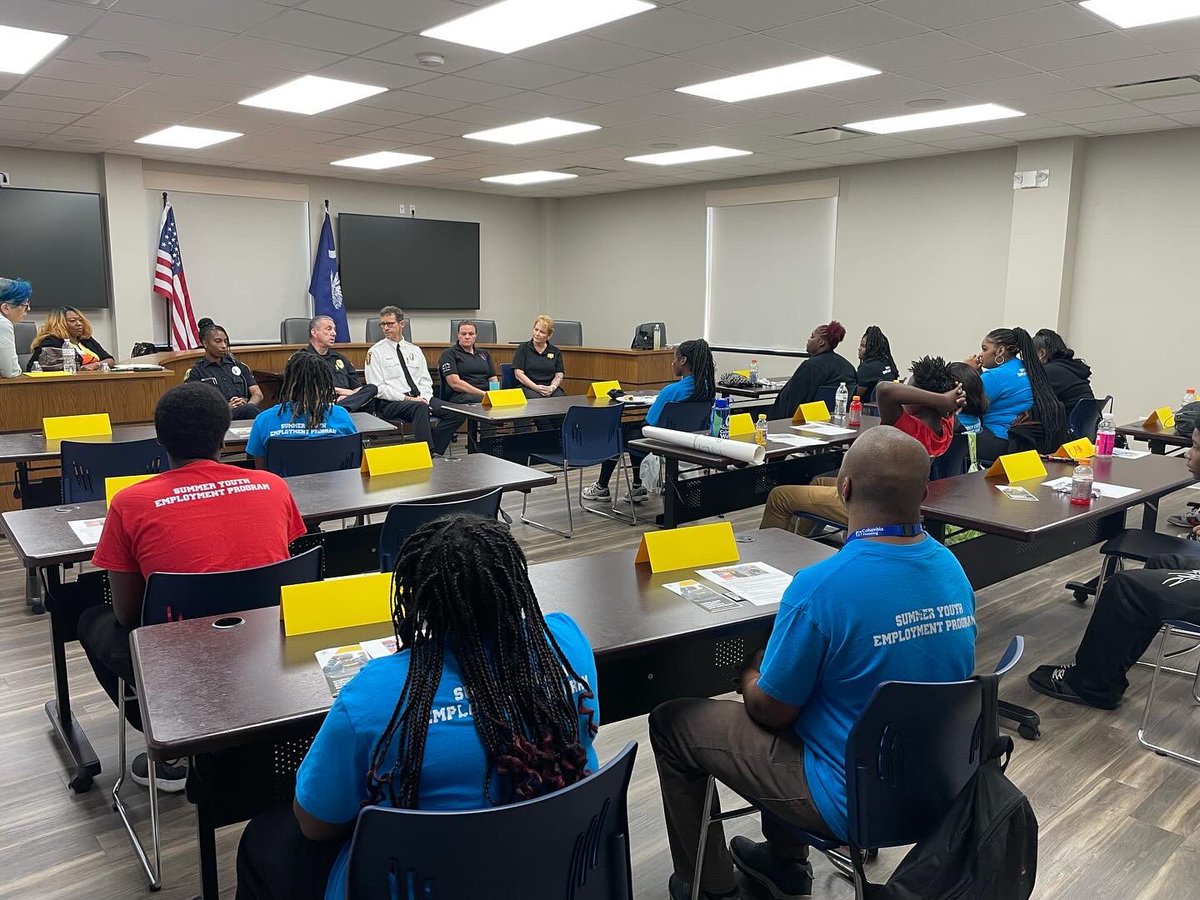 ColaFire's tweet image. This morning @ColaFire Assistant Chief Chris Kip joined a panel of first responders to address teens in the Summer Youth Employment Program for the Columbia Housing Authority.
It was great to take part and discuss career opportunities in these noble professions with the kids.