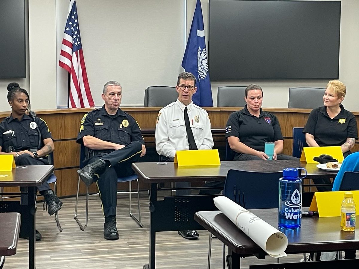 ColaFire's tweet image. This morning @ColaFire Assistant Chief Chris Kip joined a panel of first responders to address teens in the Summer Youth Employment Program for the Columbia Housing Authority.
It was great to take part and discuss career opportunities in these noble professions with the kids.